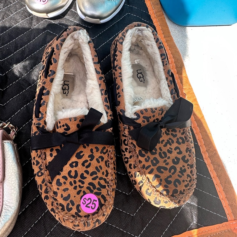Leopard ugg slippers size 6